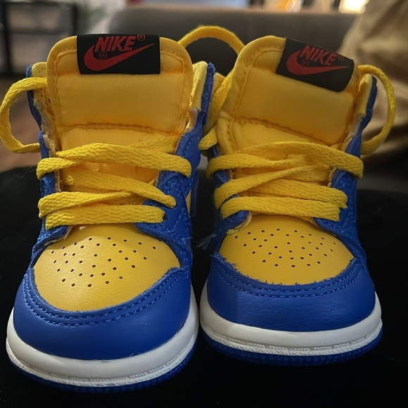 4c Nikes - Picture 3 of 6